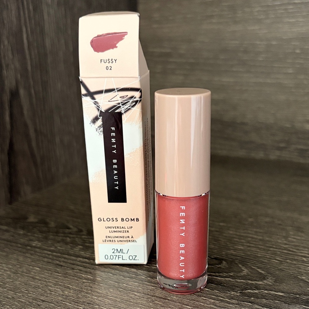 ❤️$7 NWT Fenty Beauty Glass Bomb Universal Lip Luminzer in Fu$$y
